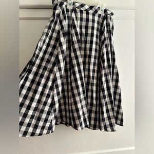 Eva rose size small fit and flare with pockets 🖤🤍